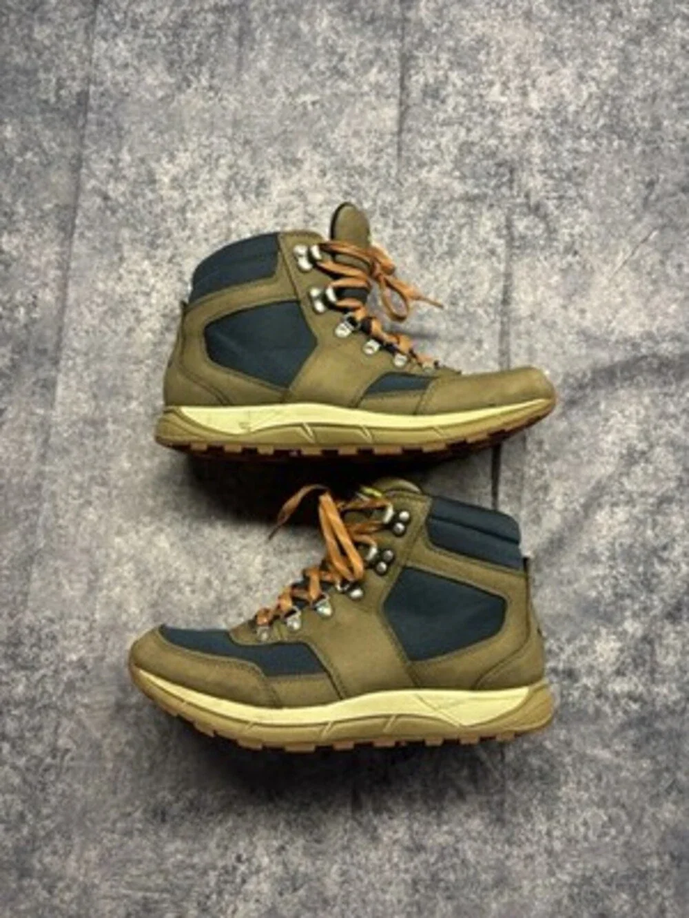 LL Bean Mountain Classic Mens Size 8 Brown Waterproof Hiking Boots Camping